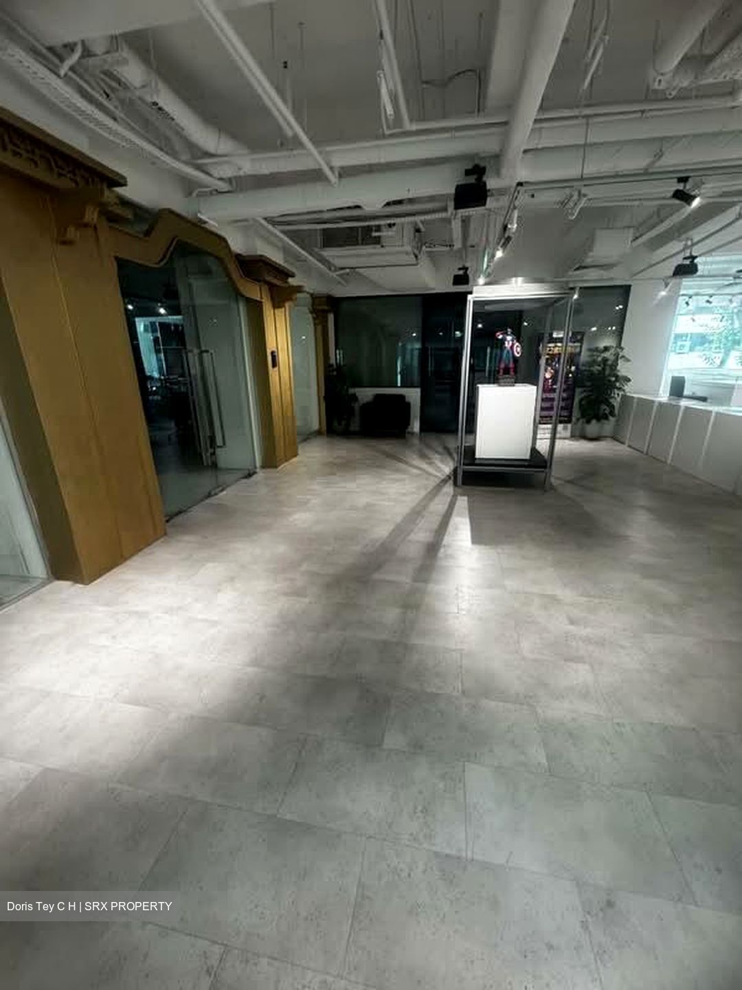 Kitchener Complex (D8), Office #536396211